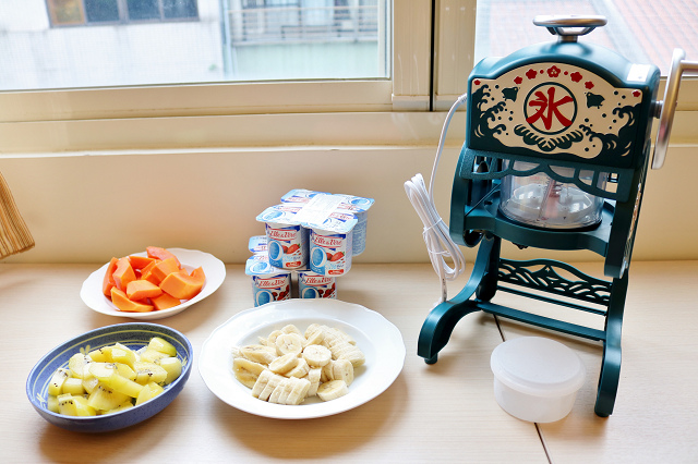 【生活家電】DOSHISHA 復古風電動刨冰機-夏天消暑必備．在家也能DIY剉冰 - 奇奇一起玩樂趣