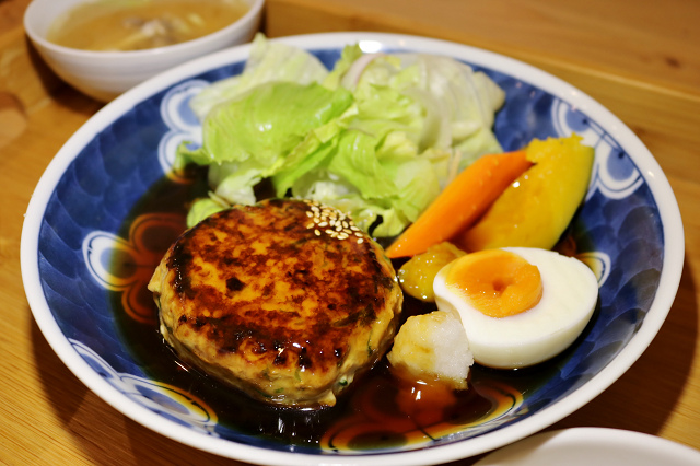 【宜蘭美食】礁溪 里海 cafe'-日式定食．生魚片丼飯推薦 - 奇奇一起玩樂趣