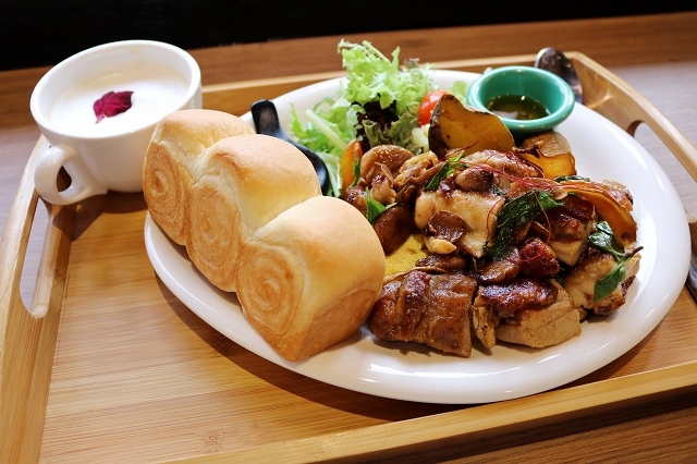 【台南美食】多一點咖啡館（台南成大館）-美味吐司早午餐&鐵板 - 奇奇一起玩樂趣
