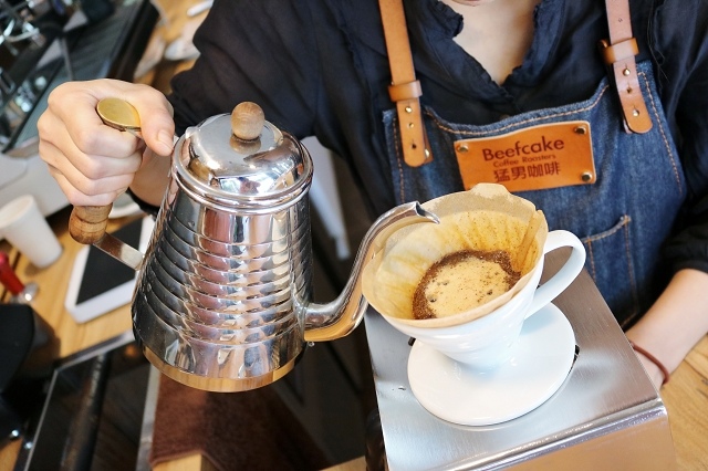 【台南美食】猛男咖啡 Beefcake Coffee Roasters-單品手沖咖啡推薦 - 奇奇一起玩樂趣