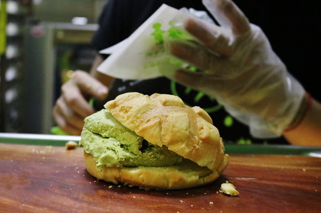 【台北美食】世界第二好吃的現烤冰淇淋菠蘿麵包-『象山站』日本超人氣排隊甜點（Neo19） - 奇奇一起玩樂趣