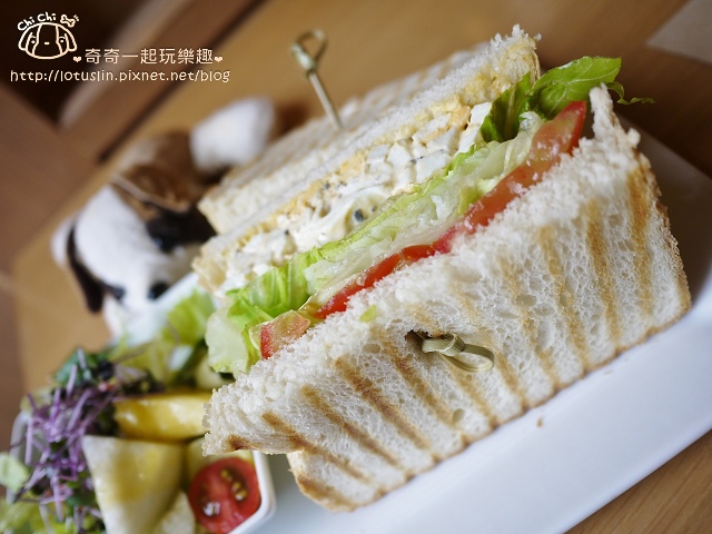 台北 敦南誠品食尚 Eslite Café 閱讀咖啡 書香環繞早午餐三明治推薦 - 奇奇一起玩樂趣