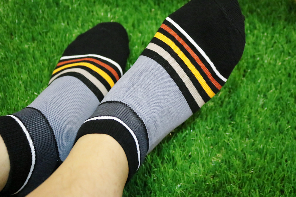 穿搭｜Monkey Sock多彩襪專賣 看心情穿襪子．繽紛生活 - 奇奇一起玩樂趣