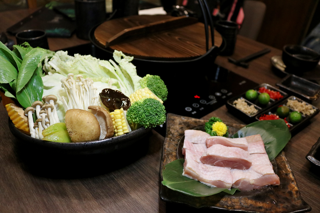 台北｜椰蘶 椰子雞鍋物 清甜椰子雞湯．特色火鍋推薦 - 奇奇一起玩樂趣