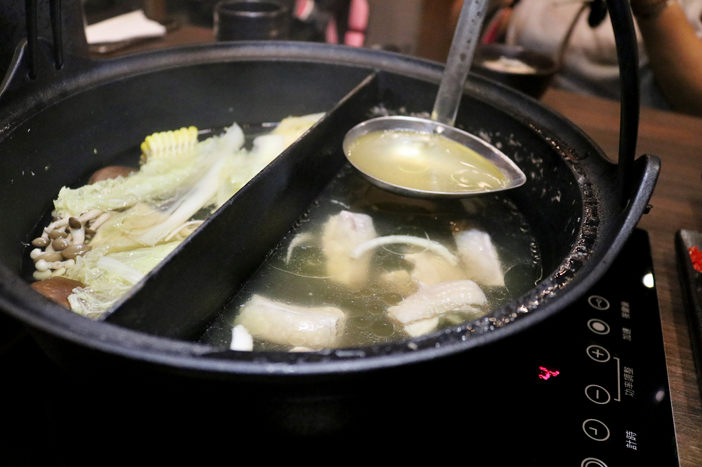 台北｜椰蘶 椰子雞鍋物 清甜椰子雞湯．特色火鍋推薦 - 奇奇一起玩樂趣