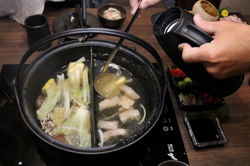 台北｜椰蘶 椰子雞鍋物 清甜椰子雞湯．特色火鍋推薦 - 奇奇一起玩樂趣