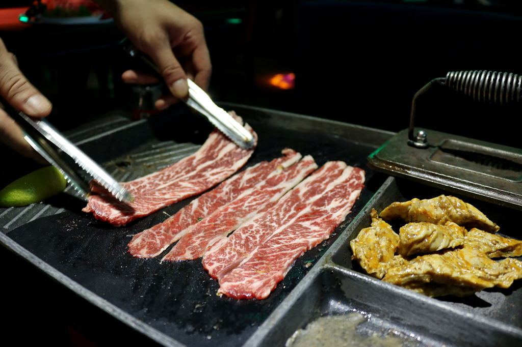 台北｜皇上吉饗 極品唐風燒肉 東區夜店風．大安區燒肉吃到飽 - 奇奇一起玩樂趣