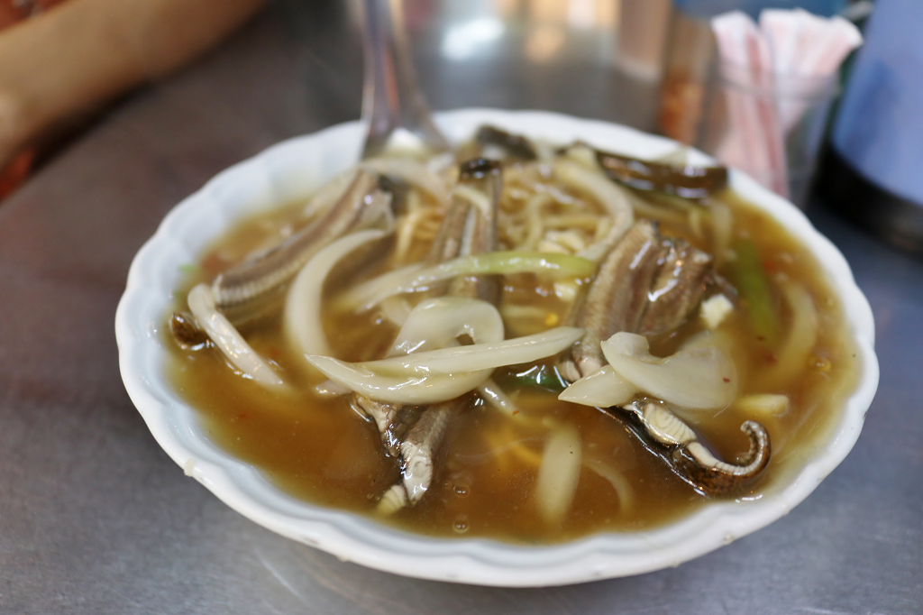 台南｜阿銘鱔魚意麵 台南小吃推薦．比排隊名店更好吃 - 奇奇一起玩樂趣