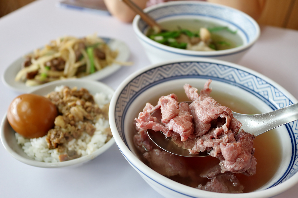 台南｜阿寶牛肉湯 晚上也喝得到的溫體牛牛肉湯．美食應援團採訪店家 - 奇奇一起玩樂趣