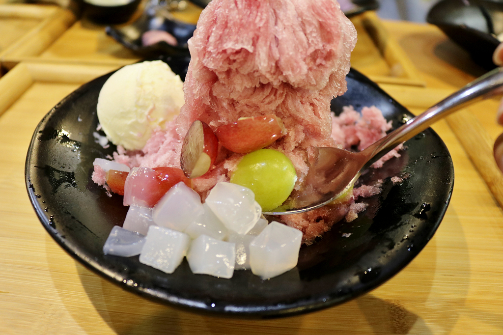 日本｜沖繩 アイスオアシス ICE Oasis 國際通必吃甜點推薦．沖繩限定紅芋雪綿冰 - 奇奇一起玩樂趣