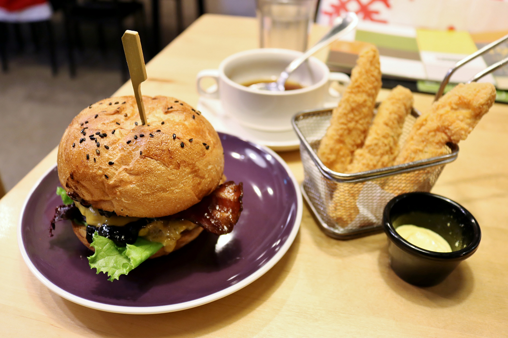 台北｜費尼餐廳歡樂會Fanier(瑞光門市) 內湖美式餐廳．內科美食．牛肉漢堡推薦 - 奇奇一起玩樂趣