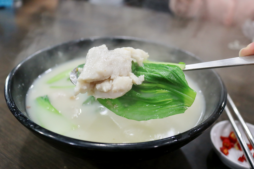 新加坡｜新源記魚頭爐 魚片米粉湯 - 奇奇一起玩樂趣