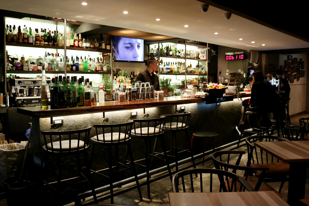 台北｜Fourplay Cuisine 二店 無酒單創意調酒．餐酒館Lounge bar - 奇奇一起玩樂趣
