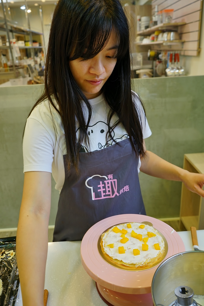 台北｜有趣烘焙(市府店) DIY手作甜點．零失敗芒果千層蛋糕 - 奇奇一起玩樂趣