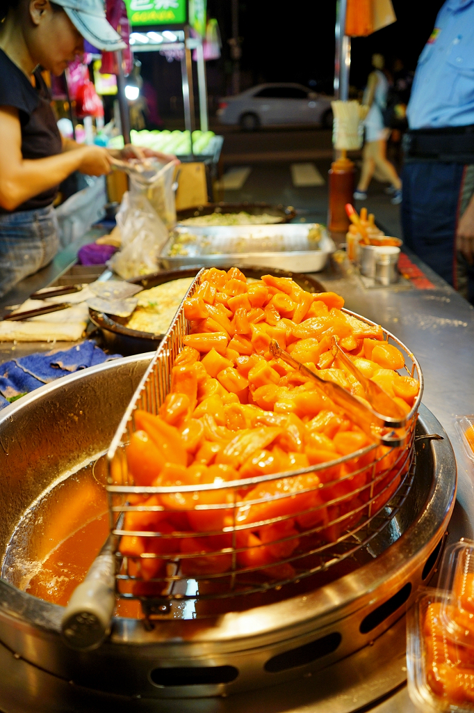 台北｜劉記古早味蔥蛋餅、蜜地瓜 公館夜市美食．人氣排隊小吃 - 奇奇一起玩樂趣