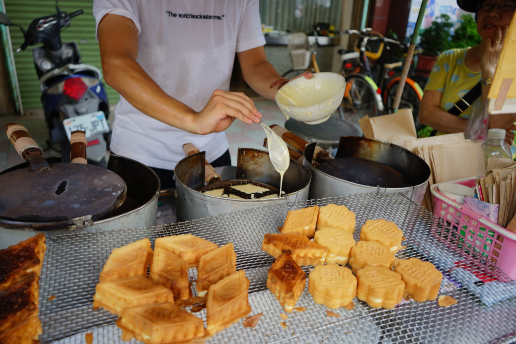 台南｜鹽水 碳烤雞蛋糕 傳統古早味點心 - 奇奇一起玩樂趣