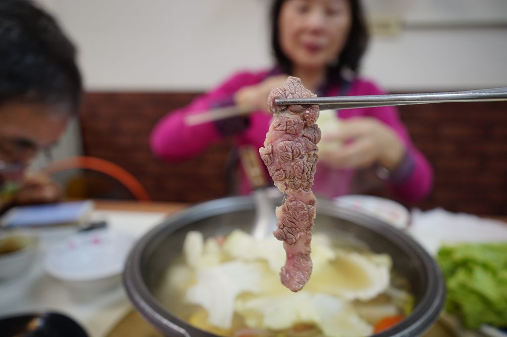 台南｜天才現宰牛肉爐 溫體牛涮涮鍋．爆漿牛肉丸 - 奇奇一起玩樂趣