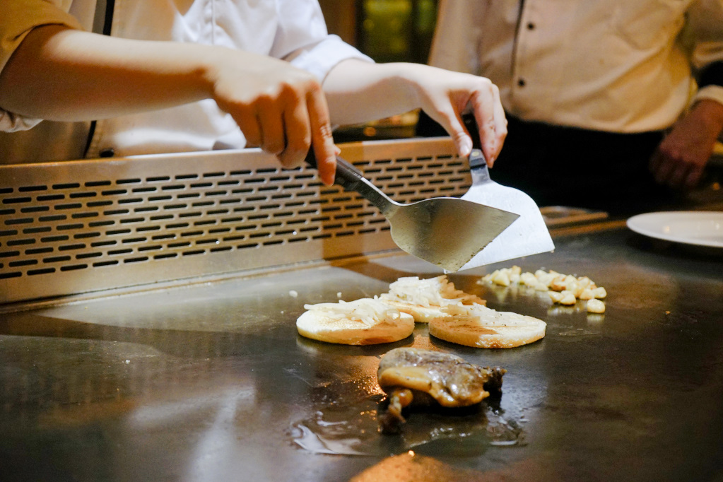 桃園｜君子蘭鐵板料理 藝文特區尾牙春酒聚餐新選擇 - 奇奇一起玩樂趣