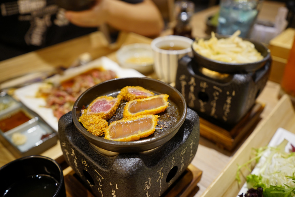 台北｜虎次日式燒肉、炸牛排專門店(Att 4 FUN 信義) DIY燒烤自行調整炸牛排熟度 - 奇奇一起玩樂趣