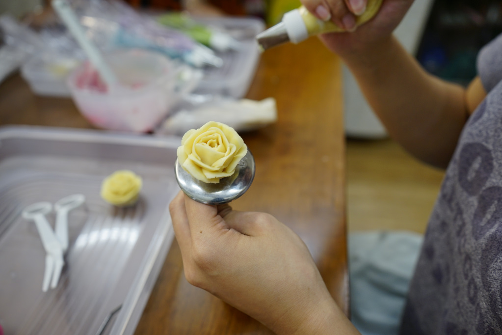 台北｜Moni Sweets甜點工作室/韓式擠花/裱花/烘焙教學 自己的婚禮蛋糕自己做~ - 奇奇一起玩樂趣