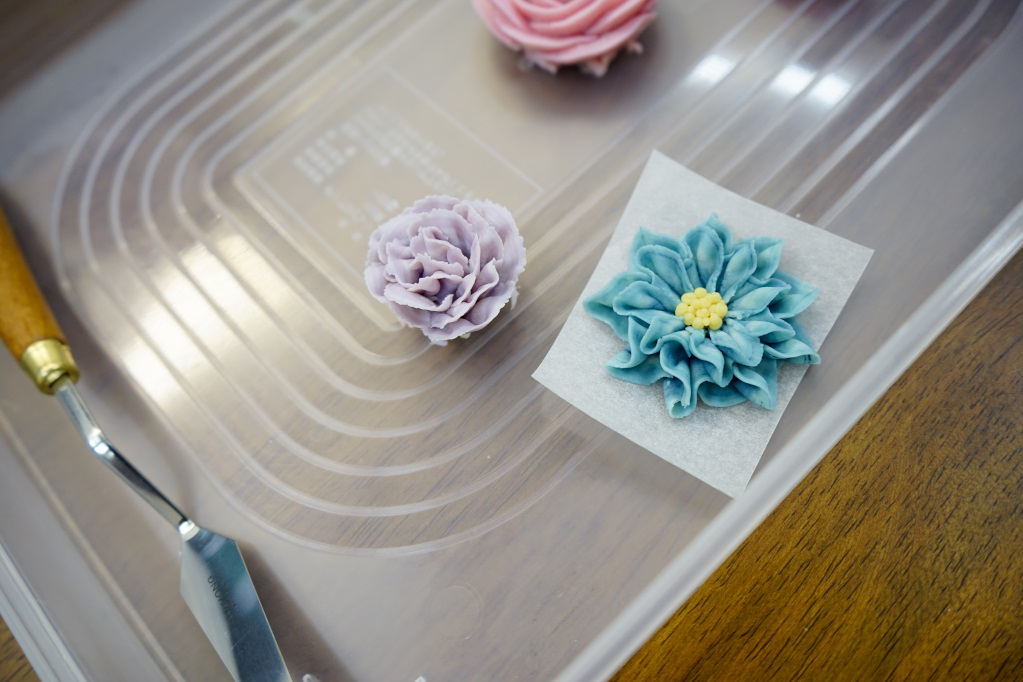台北｜Moni Sweets甜點工作室/韓式擠花/裱花/烘焙教學 自己的婚禮蛋糕自己做~ - 奇奇一起玩樂趣