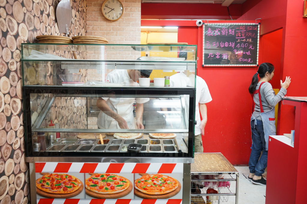 台北｜ipizza愛披薩 浮誇系煙火海大蝦披薩、特色九宮格披薩 - 奇奇一起玩樂趣
