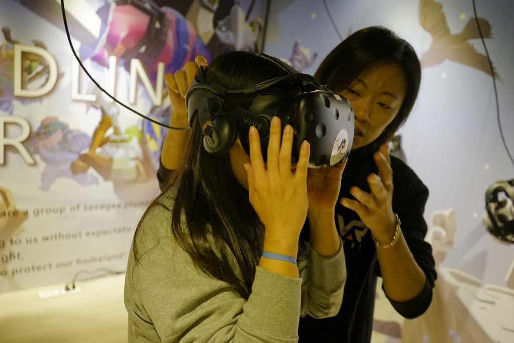 台北｜VAR LIVE(台北西門町店) 台灣首棟VR電競體驗館 VR版生存遊戲、秘境逃脫 - 奇奇一起玩樂趣