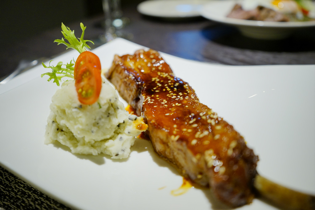 台北｜閑閑餐酒館 中西式合併創意料理．節日慶生餐廳推薦！ - 奇奇一起玩樂趣