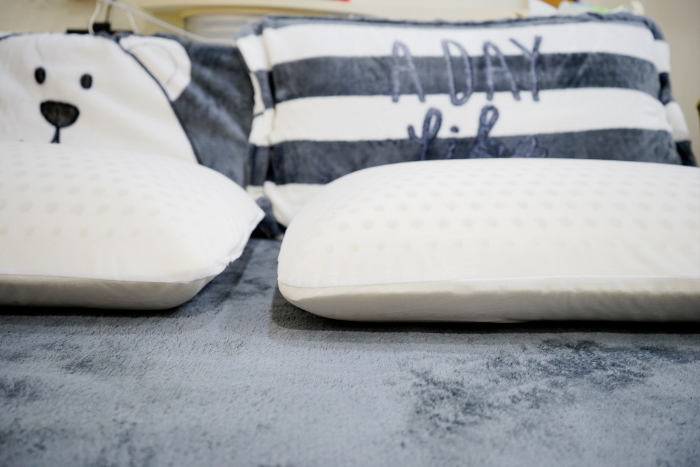 家居｜德瑞克名床-天然乳膠枕推薦 有好床墊也要有好枕頭，超強彈力支撐，一覺好眠就靠它！ - 奇奇一起玩樂趣
