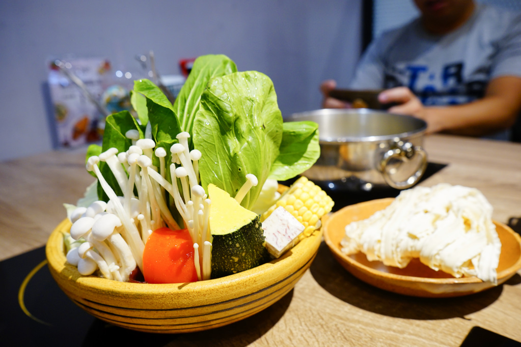 台北｜土狗樂市 togo market 台北日式料理、火鍋、活體海鮮、便當、烘焙 複合式餐廳 - 奇奇一起玩樂趣