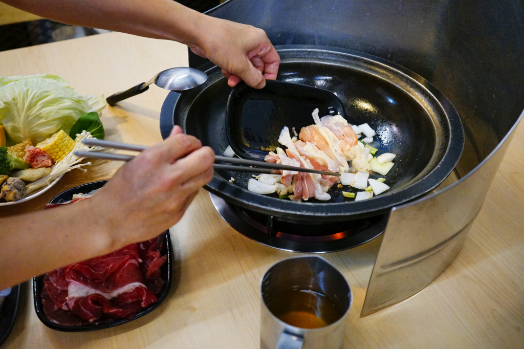 台南｜錦城石頭火鍋 傳承30年好味道，用炒的火鍋最美味~ - 奇奇一起玩樂趣
