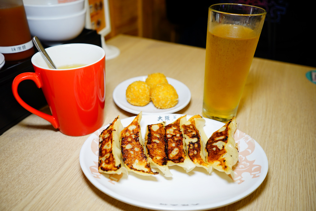 美食｜新北日式美食 大阪王將 日式燒餃子、道頓崛燒炒麵、咖哩天津飯 樹林秀泰美食推薦！ - 奇奇一起玩樂趣