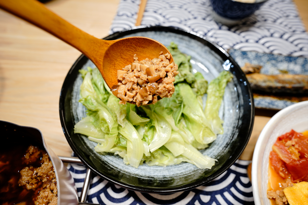 料理｜三機食品 Sungift三機植物肉 植物肉懶人料理食譜-起司蛋漢堡、香菇滷肉、絞肉蕃茄炒蛋 - 奇奇一起玩樂趣