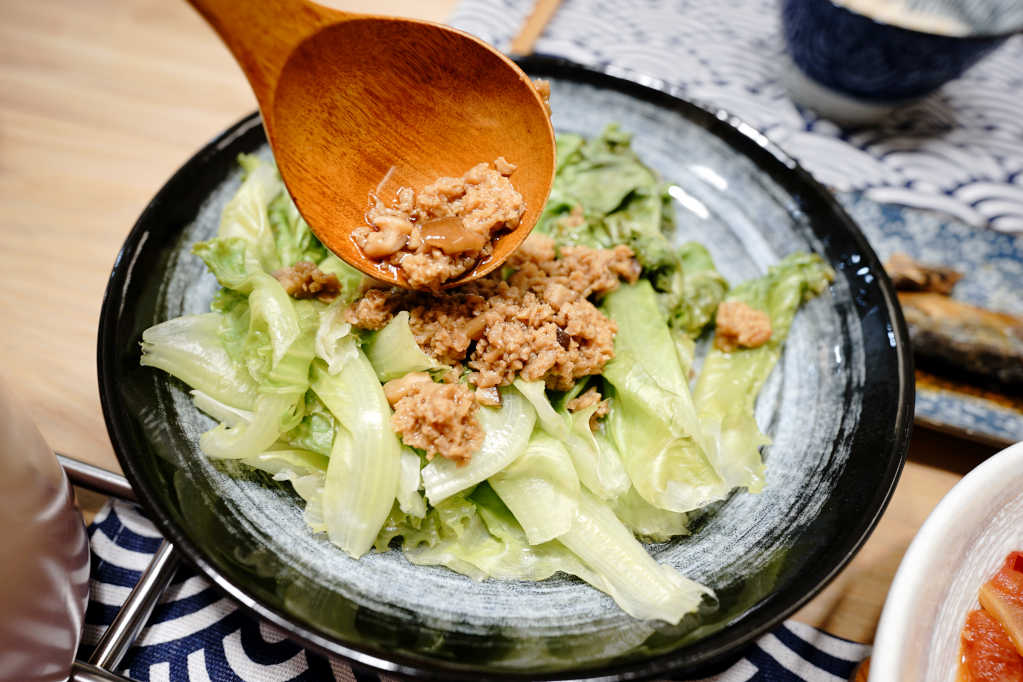 料理｜三機食品 Sungift三機植物肉 植物肉懶人料理食譜-起司蛋漢堡、香菇滷肉、絞肉蕃茄炒蛋 - 奇奇一起玩樂趣