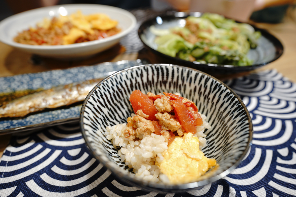 料理｜三機食品 Sungift三機植物肉 植物肉懶人料理食譜-起司蛋漢堡、香菇滷肉、絞肉蕃茄炒蛋 - 奇奇一起玩樂趣