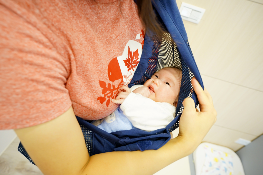 育兒好物｜荷蘭Wallaboo袋鼠背巾-AIR空氣版 新生兒也可以使用的背巾（哺乳用背巾） - 奇奇一起玩樂趣