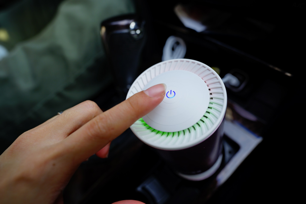 汽車用品｜【HYPASS】AI自動偵測3代車用空氣瓶子(玫瑰金) 輕巧版車用空氣清淨機 - 奇奇一起玩樂趣