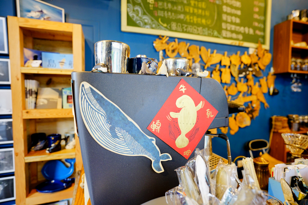 食記｜花蓮 黑鯨咖啡館Black Whale Cafe 來訪花蓮不能錯過的可愛造型雞蛋糕 - 奇奇一起玩樂趣