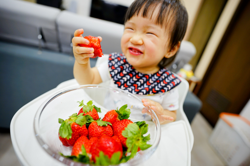 育兒分享｜寶寶最愛吃的草莓，就交給韓國Donggubat打勾吧蔬果清潔皂徹底清洗乾淨~無農藥殘留，媽媽才安心！ - 奇奇一起玩樂趣