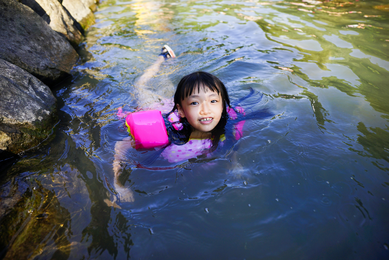 親子育兒｜嬰幼兒泳圈推薦！夏日玩水必備 卡樂米韓國Nai-B奈比嬰幼兒泳圈 幼兒趴式泳圈、兒童漂浮夾克 - 奇奇一起玩樂趣