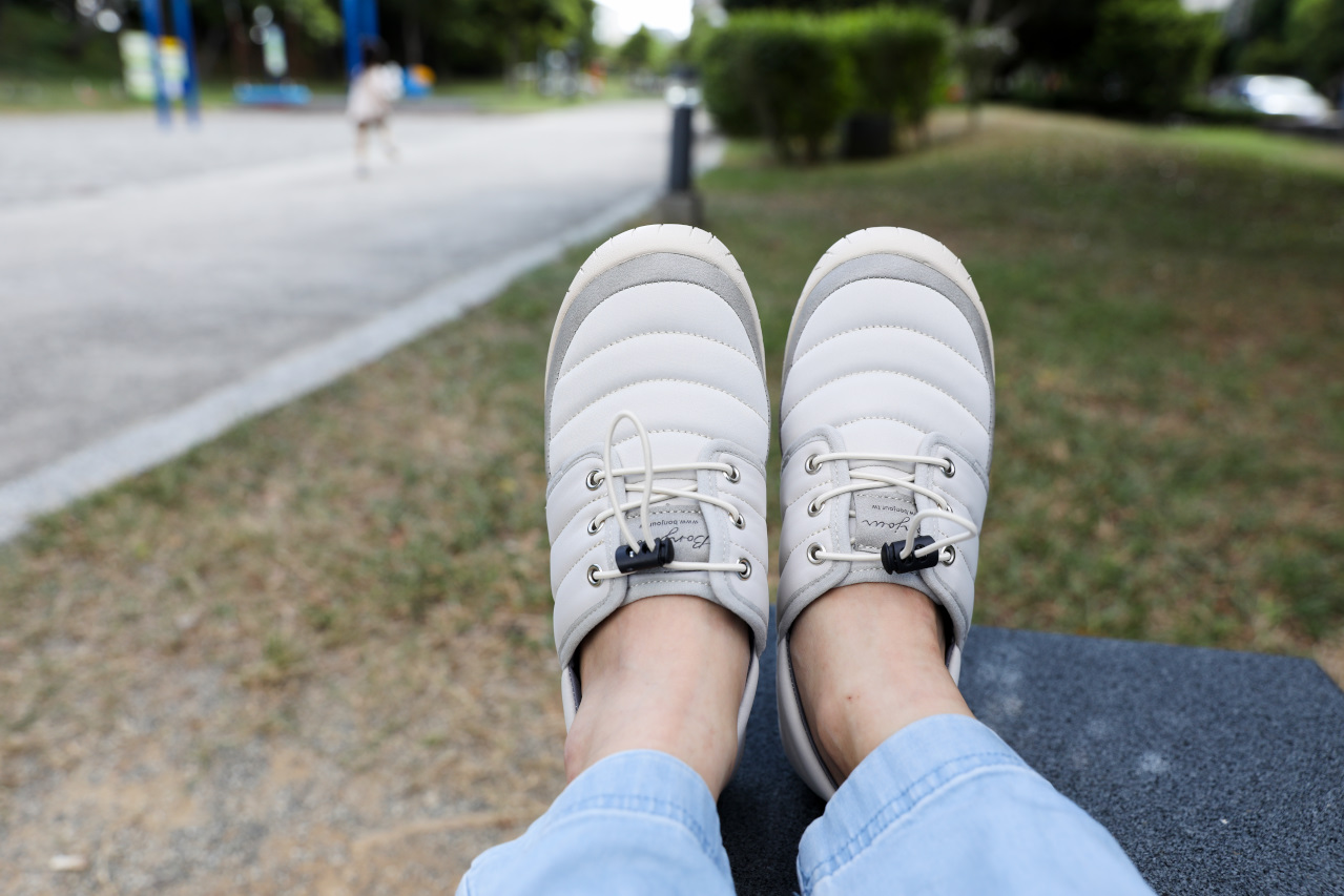 女鞋｜Bonjour防潑水足部減壓機能鞋推薦！(防潑水升級)足部減壓，3D步態平衡健康機能鞋 - 奇奇一起玩樂趣