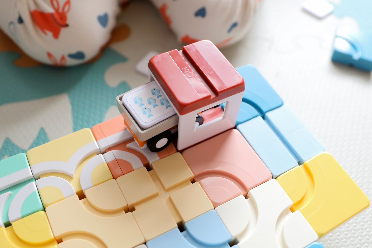Qbi益智軌道磁吸玩具,兒童STEAM玩具推薦! 磁力積木軌道玩具車 momo獨家小動物們叢林歷險軌道(123數字基礎組+3D自由變速組) - 奇奇一起玩樂趣