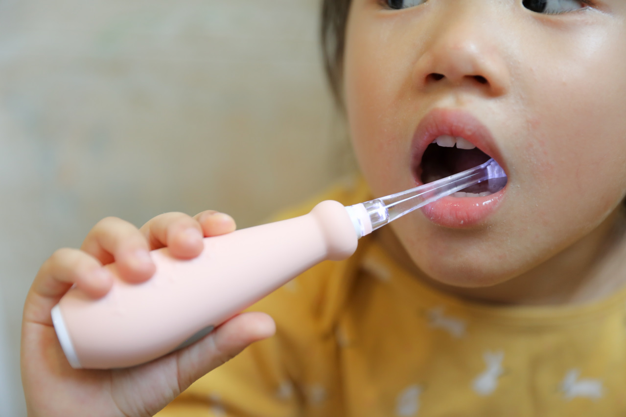 讓孩子愛上刷牙的秘訣-KIDMORY兒童炫彩音波電動牙刷 訓練孩子自主刷牙,防蛀牙好幫手推薦! - 奇奇一起玩樂趣