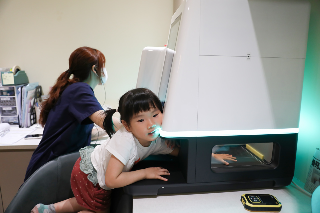 台北兒童成長門診推薦! 琢月診所/長高事務所 骨齡攝影檢查,身高異常矮小.性早熟治療 - 奇奇一起玩樂趣
