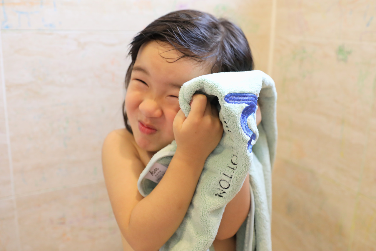 MIT台灣製 超強吸水力親膚浴巾推薦! 凱美棉業 獨家LOGO設計款 開纖紗浴巾 - 奇奇一起玩樂趣