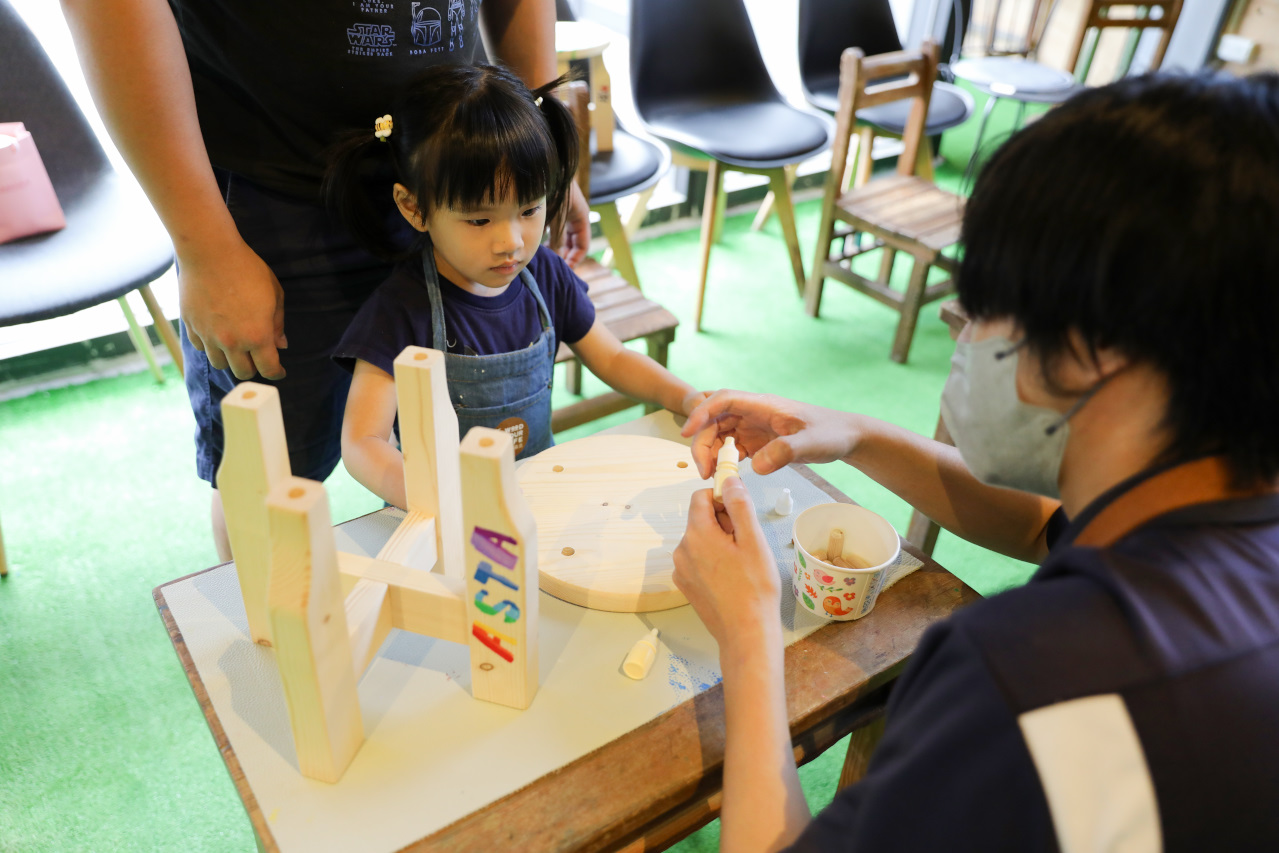 歐德集團-木作森活 林口親子DIY體驗課程推薦! 大人小孩都能來體驗的木作DIY,還有超大的遊戲室唷~ - 奇奇一起玩樂趣