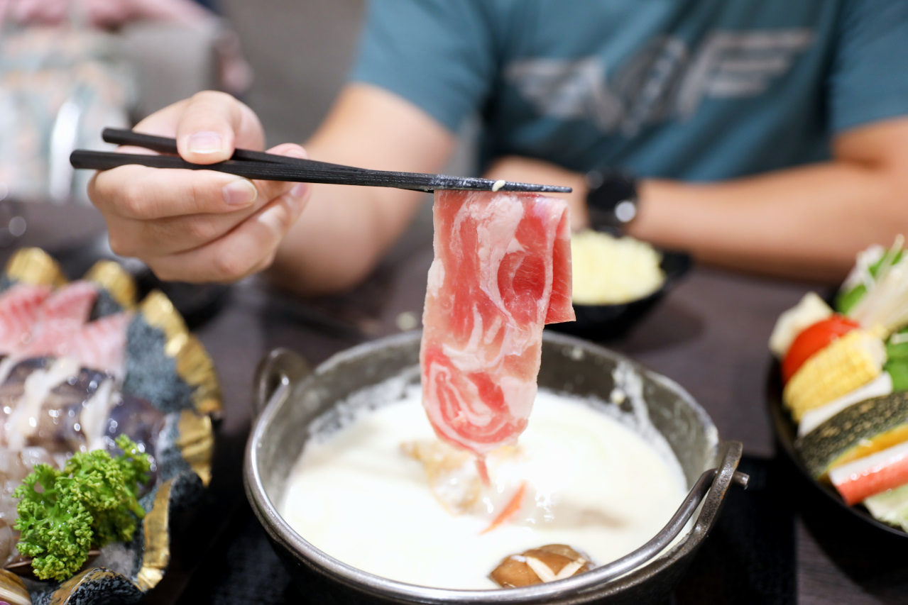 林口火鍋推薦! 熟度精緻鍋物 超厲害現刨起司牛奶湯頭 林口美食聚餐推薦! - 奇奇一起玩樂趣