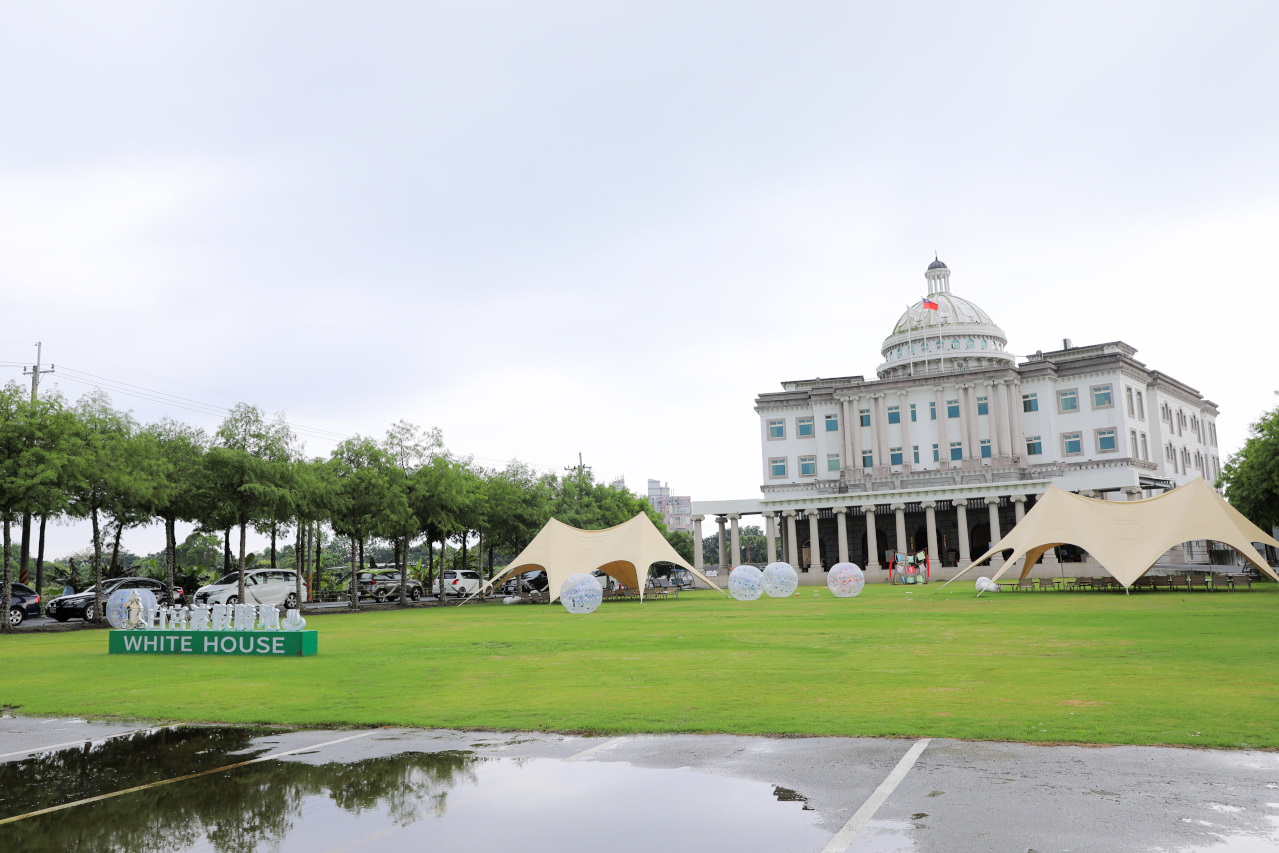 宜蘭礁溪親子渡假住宿推薦! White House 白宮渡假勝地 超大親子房,還有室內球池遊戲區.電動車出借.戶外大草地.泳池/兒童池 - 奇奇一起玩樂趣