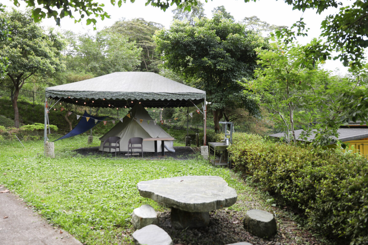 宜蘭百萬夜景露營地推薦! 鷗漫景觀農場 礁溪露營車.景觀山屋.懶人免搭帳豪華露營 - 奇奇一起玩樂趣