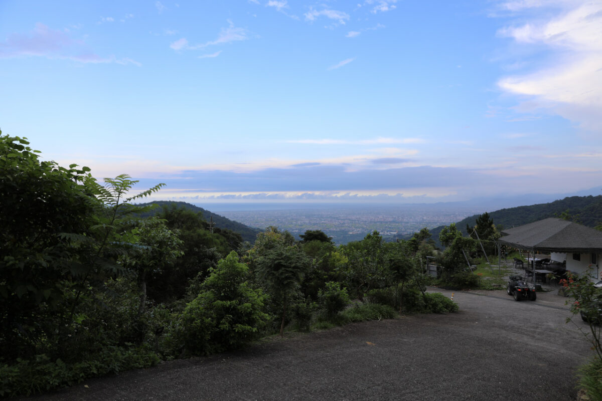 宜蘭百萬夜景露營地推薦! 鷗漫景觀農場 礁溪露營車.景觀山屋.懶人免搭帳豪華露營 - 奇奇一起玩樂趣